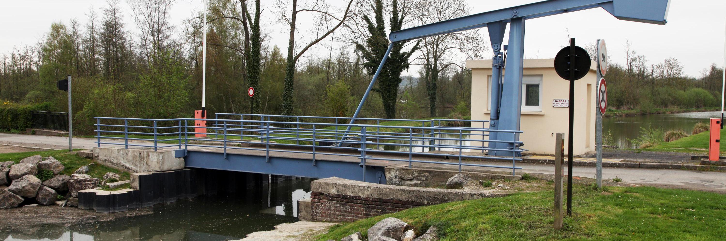 Brug Eclusier Vaux Binnenvaart in Beeld